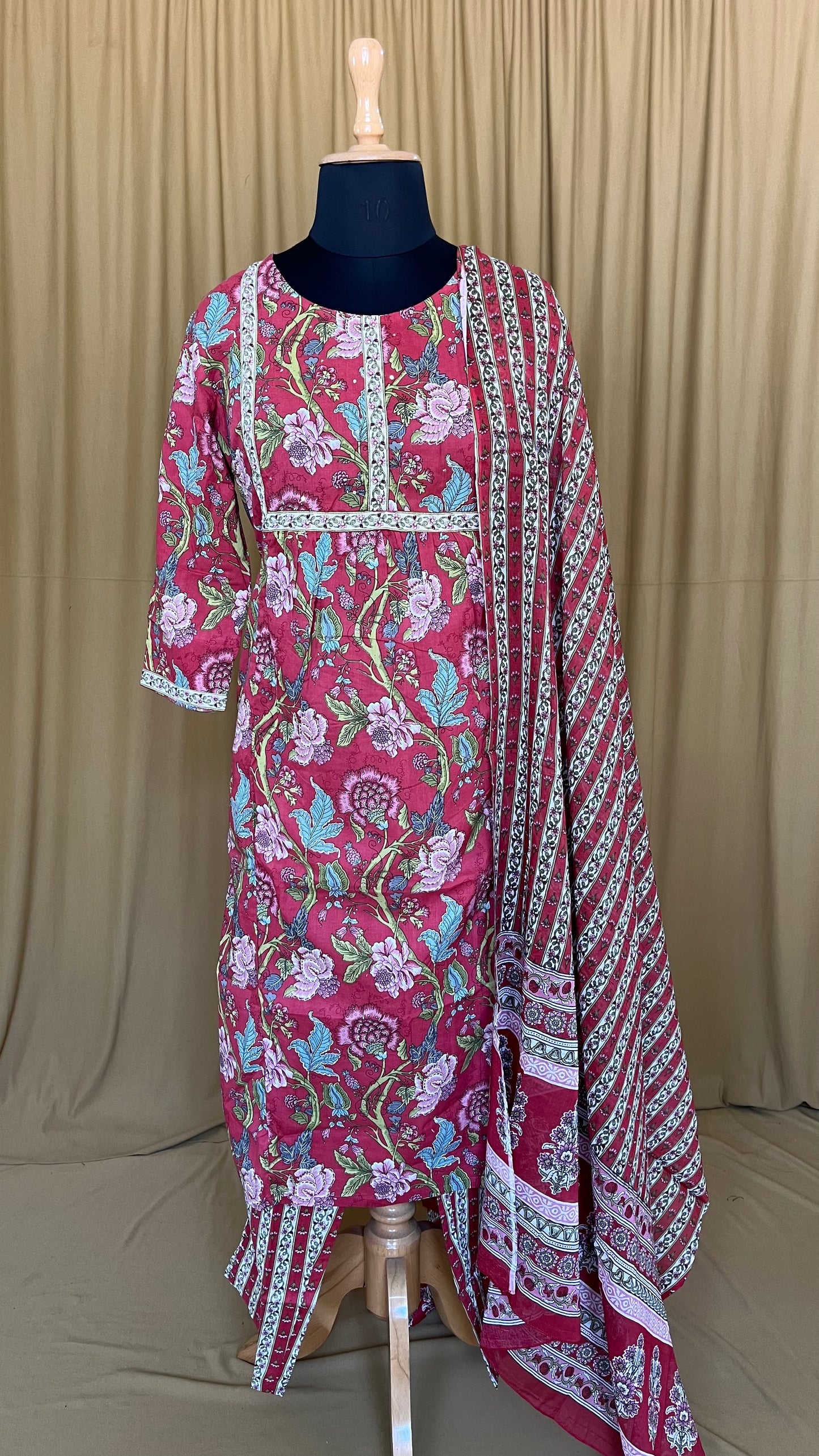 ST-330 WHITE SUGARBEAD MAROON LACE 3PC