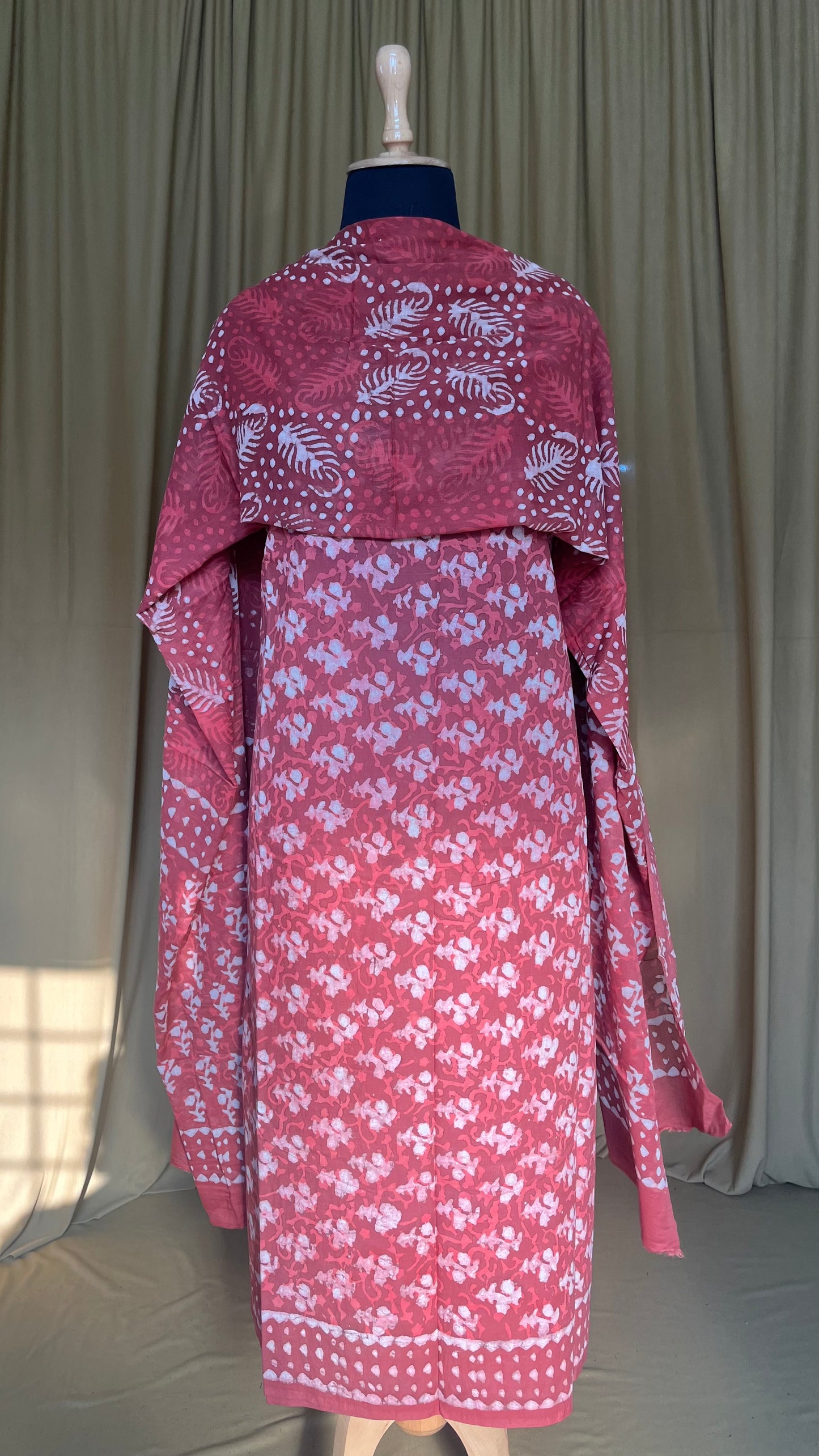 UNSTICHED WITH MULMUL DUPATTA-ST333
