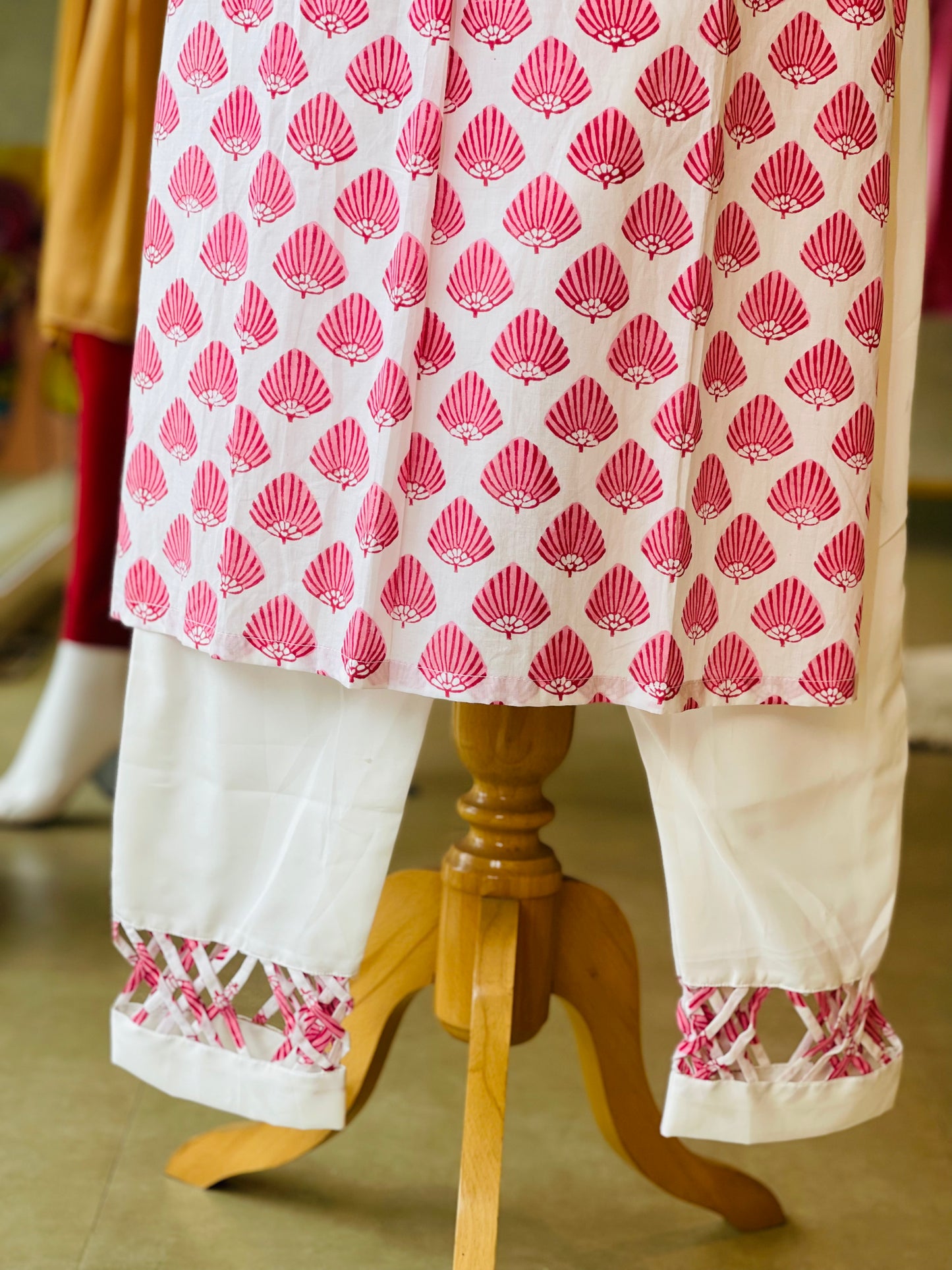 Collar co-ord pink flower white