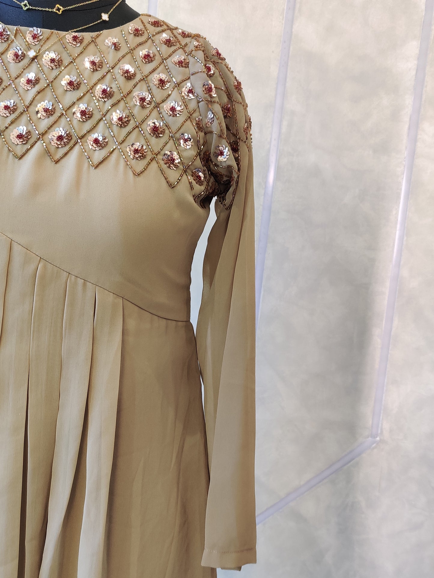 ALIA BOX PLEATE PEARL WORK TOP- ST 171