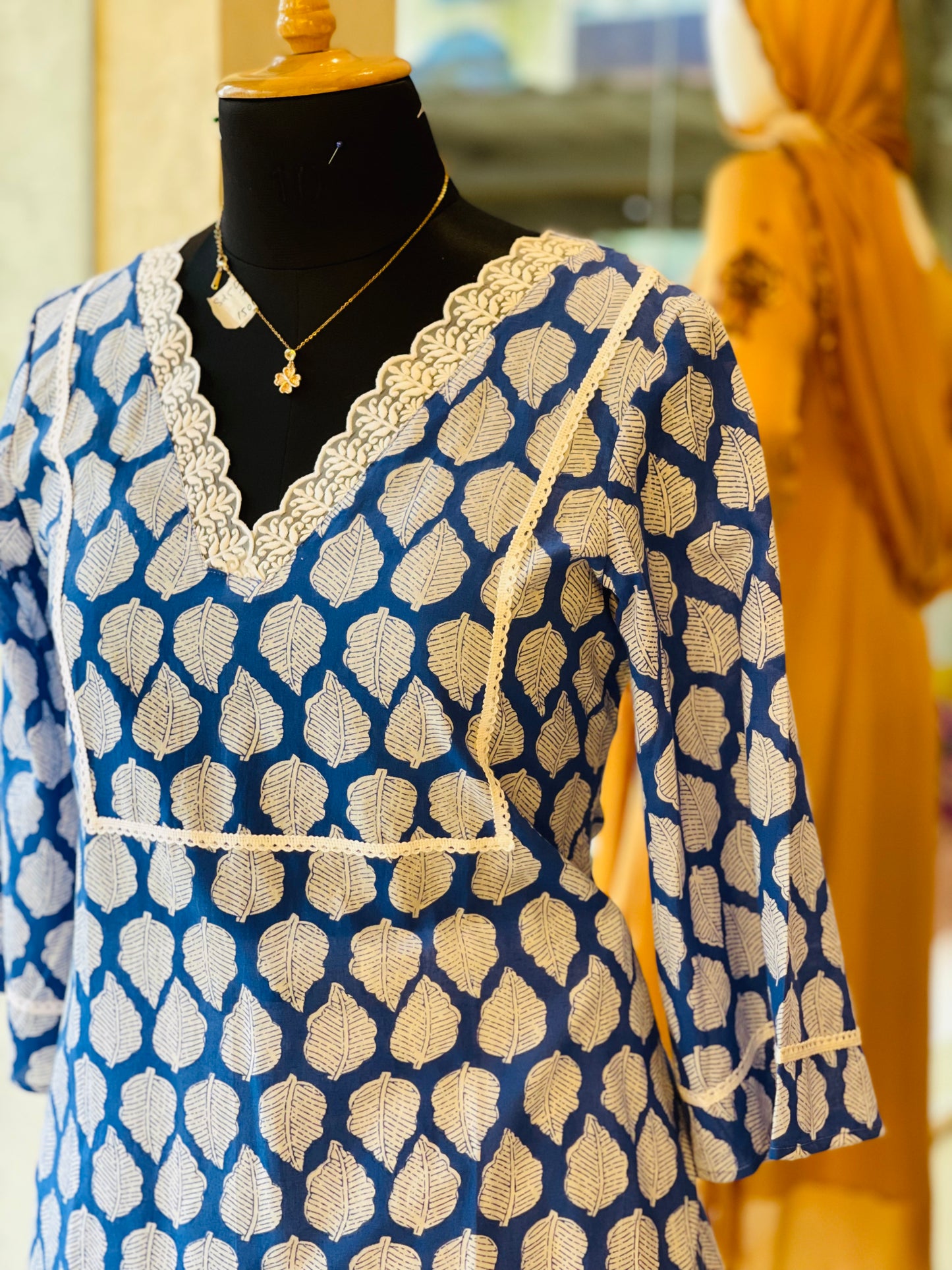 Blue white lice co-ord