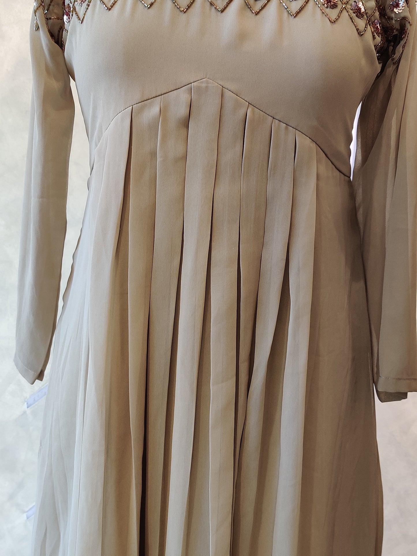 ALIA BOX PLEATE PEARL WORK TOP- ST 171