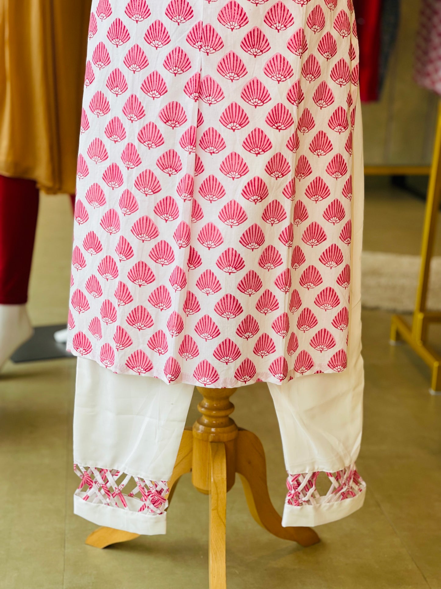 Collar co-ord pink flower white