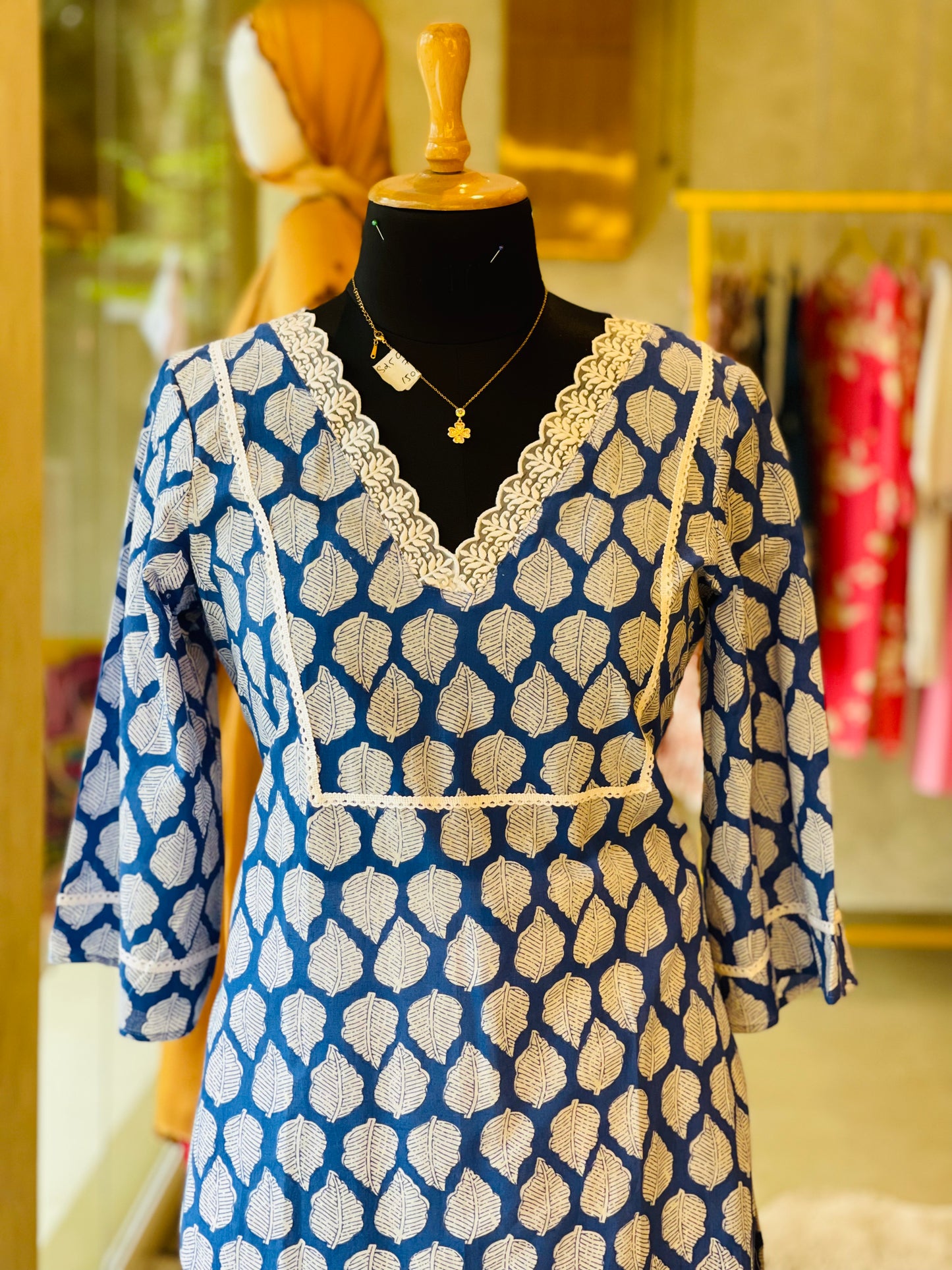 Blue white lice co-ord